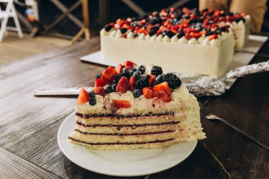 Meyveli lezzetli pastanın yakın plan görüntüsü. 