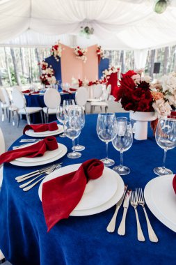 Restorandaki düğün resepsiyonunda çok güzel bir masa.        