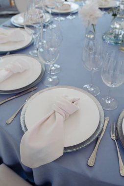 Düğün resepsiyonunda lüks masa.         