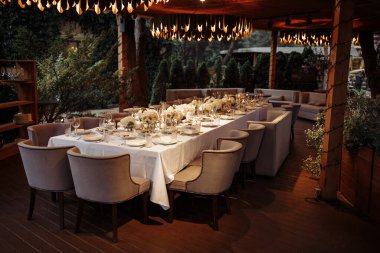 Lokantada masalı bir düğün resepsiyonu