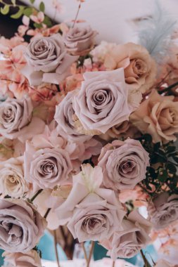 Düğün arka planında güzel bir buket çiçek