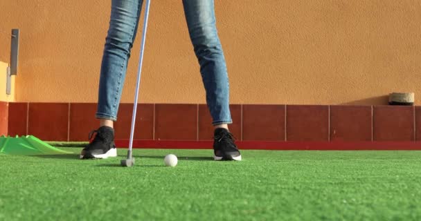Close Unrecognizable Woman Hitting Ball Golf Club Mini Golf — Stok video
