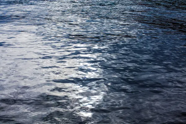 Deniz Yüzeyi Mavi Dalgalar Doğal Doku Arkaplanı — Stok fotoğraf
