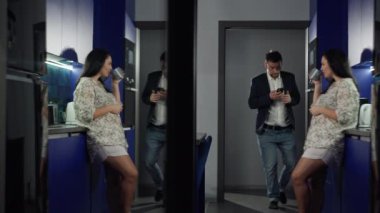 Yaşam tarzı adamı işe gider ve mutfakta karısını öper. Bir iş adamı koşarak toplantıya gider ve evde kahve içen bir kadına veda eder. Yüksek kalite 4k görüntü