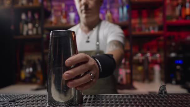 Bartender Bar Takes Shaker Flies Out His Hands Cool Video — Vídeos de Stock