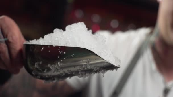 Slow Motion Close Throwing Ice Glass Bar Preparation Alcoholic Cocktails — Vídeos de Stock