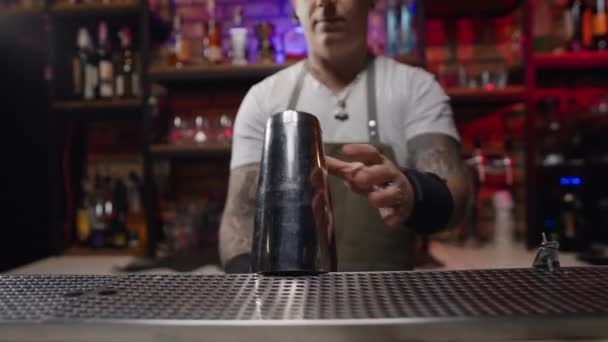Slow Motion Video Bartender Taking Shaker His Hands Work Bartender — Vídeo de Stock