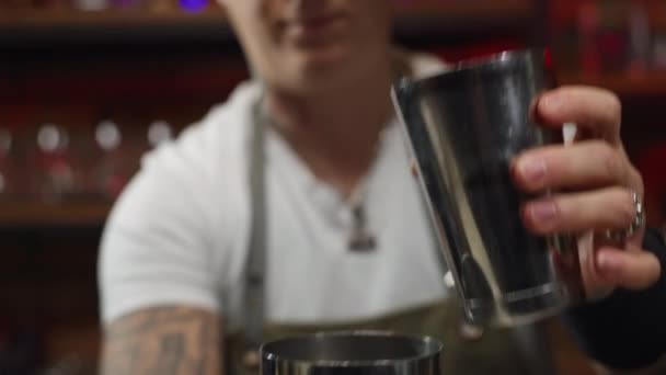 Close Bartender Pouring Alcohol Shaker Process Making Cocktail Spectacular Video — Vídeos de Stock