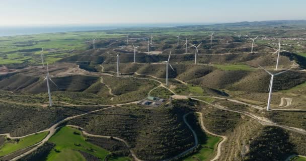 Aerial View Windmill Farm Mountains Beautiful Landscape Production Ecological Green — Wideo stockowe