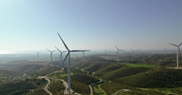 Aerial View Many Windmills Spin Beautiful Landscape Generating Electricity Environmental — Stockvideo
