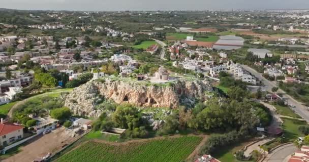 Повітряний Вид Церкву Святої Елії Кіпрі Храм Побудований Скелястій Горі — стокове відео