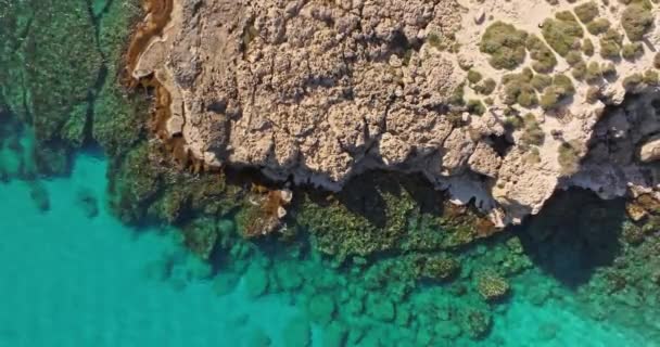 Вид Воздуха Красивую Природу Морского Берега Голубой Водой Пляжи Океане — стоковое видео