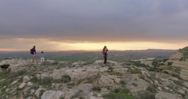 Aerial View Mother Daughters Walking Stones Rocks Mountains Family Actively — Vídeo de Stock