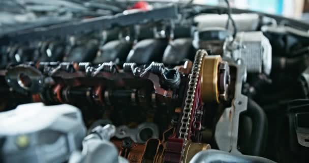 Reparación Motores Automóviles Una Estación Servicio Cilindros Pistones Motor Abierto — Vídeo de stock