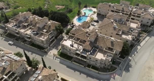 Vedere Aeriană Caselor Țară Piscină Într Loc Verde Complexul Rezidențial — Videoclip de stoc