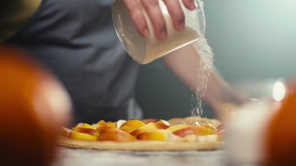 Ajouter Sucre Pour Faire Tarte Aux Pommes Maison Dans Cuisine — Video