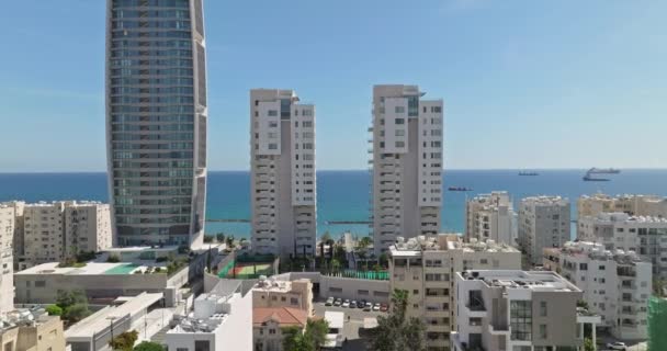 Αεροφωτογραφία Πανόραμα Των Ουρανοξύστων Στην Ακτή Όμορφο Αστικό Τοπίο Της — Αρχείο Βίντεο
