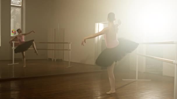 Хореографія Мистецтво Танцю Балерина Танцює Виконує Балетні Рухи Красива Дівчина — стокове відео