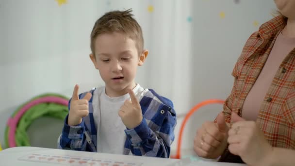 Caucasian Preschool Boy Works Speech Therapist Training Classes Teacher Correct — Stock Video