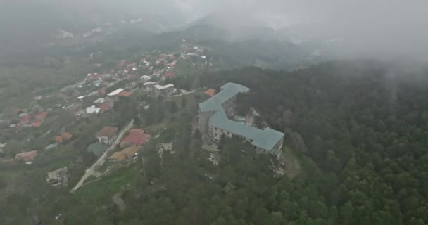 Luftaufnahme Zypern Berengaria Aufgegeben Hotel Mystische Geisterburg Nebligem Bewölktem Wetter — Stockvideo