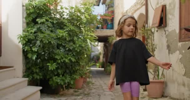 Baby Girl Walking Streets Old Town Her Way Home School — Stock Video