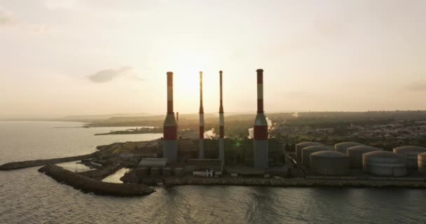 Grip Pollution Gripping Aerial Cinematic Encounter Exposing Hazards Power Plant — Vídeos de Stock