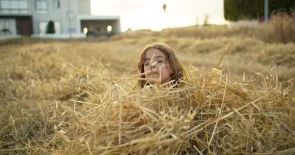 Happy Moments Life Child Girl Throws Hay Top Child Happy — Stock Video
