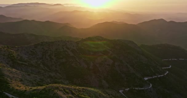 Vista Aérea Road Nas Montanhas Pôr Sol Estrada Perigosa Cênica — Vídeo de Stock