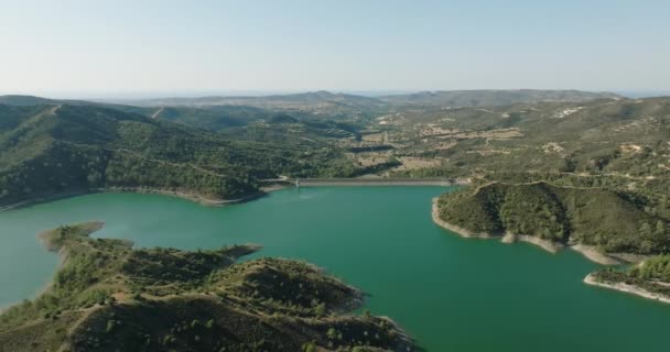 Breathtaking Footage Stunning Mountain Lake Vital Dam Freshwater Reservoir Cyprus — Stock Video