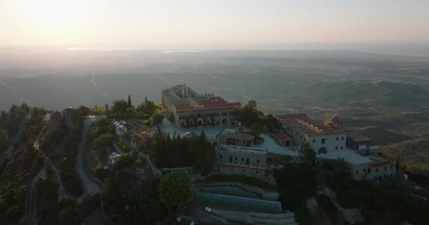 Vista Aérea Monasterio Stavrovouni Chipre Arquitectura Iglesia Sobre Roca Las — Vídeos de Stock