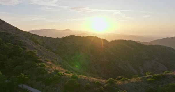 Ehrfürchtige Luftaufnahmen Majestätische Berglandschaften Bei Sonnenuntergang Ein Visuelles Meisterwerk Für — Stockvideo