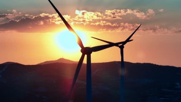 Luchtfoto Van Alternatieve Elektriciteitsproductie Door Windmolens Bij Zonsondergang Bescherming Van — Stockvideo