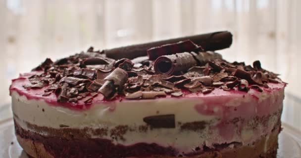幸せへの衝動 誕生日ケーキ おいしいペストリー 楽しい祭りのクローズアップ映像を魅了する 高品質4K映像 — ストック動画