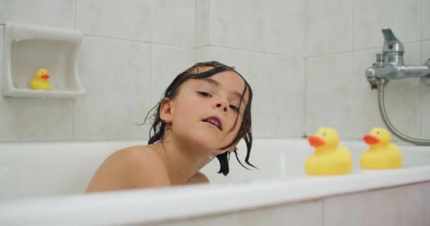 Childhood Bliss Happy Kid Bathing Playing Water Abracing Joyful Moments — Vídeo de stock