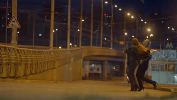Украина Киев Июль 2023 Пара Танцоров Танцуют Уличные Танцы Ночном — стоковое видео