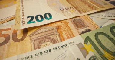 Euro Para Birimi Banknotları: Yakın çekim, Para Takası ve Uluslararası Transferler. Yüksek kalite 4k görüntü