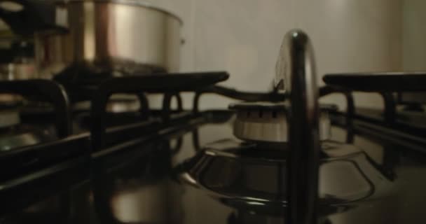 Skapa Kulinariska Mästerverk Intim Utsikt Över Gas Spishäll Tändning Och — Stockvideo