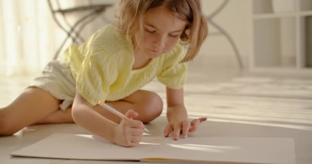 Crafting Dreams Paper Prechoolers Καλλιτεχνικοί Endeavors Blossom Whimsical Creations Υψηλής — Αρχείο Βίντεο