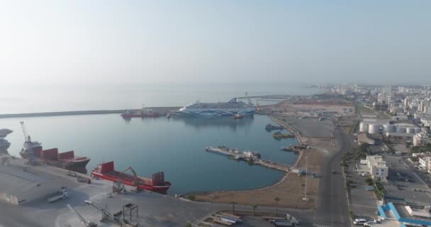 Sea Serenity Aerial View Luxury Cruise Ship Exotic Island Port — стоковое видео