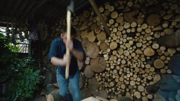 Farm Firewood Gathering Guy Working Hard Prepare Logs Winter Hearth — Vídeos de Stock