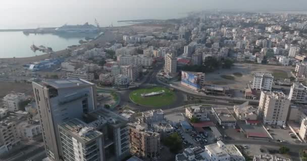 Kıbrıs Rum Kesimi Nin Larnaka Kentinin Havadan Görünüşü Şehir Kıyıdaki — Stok video