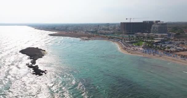 Вид Повітря Пляж Ніссі Кіпр Красиві Пляжі Курорти Готелі Узбережжі — стокове відео