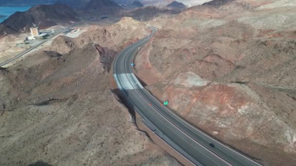 Letecký Pohled Nevadu Las Vegas Usa Silnice Poušti Mezi Horami — Stock video