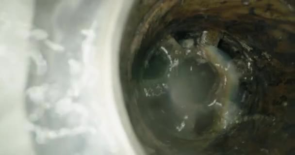 Küchenreinigung Hohe Vergrößerung Von Geschirrspülmaschinenabfällen Der Kanalisation Hochwertiges Filmmaterial — Stockvideo