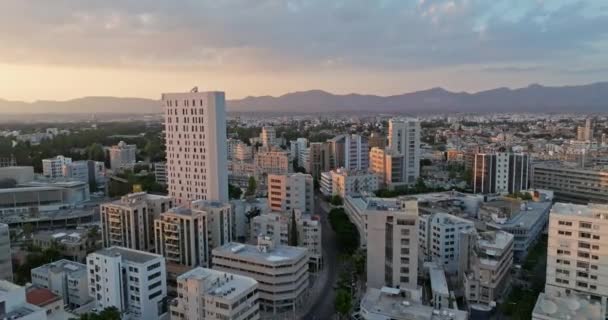 Kıbrıs Rum Kesimi Lefkoşe Merkezi Günbatımı Skyline Havadan Görünümü Yüksek — Stok video