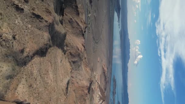 Vista Aérea Naturaleza Nevada Hermosas Cadenas Montañosas Del Lago Paisaje — Vídeos de Stock