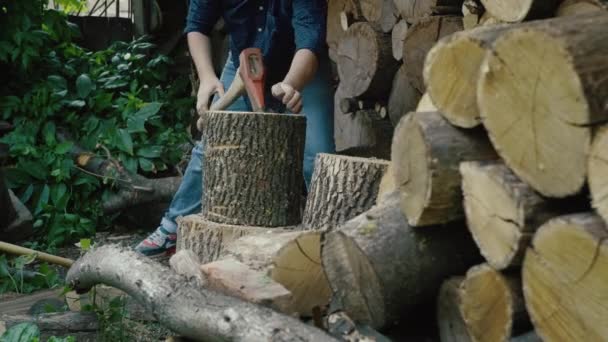 Close Man Chopping Log Farm Guy Working Preparing Firewood Burning — Stock Video