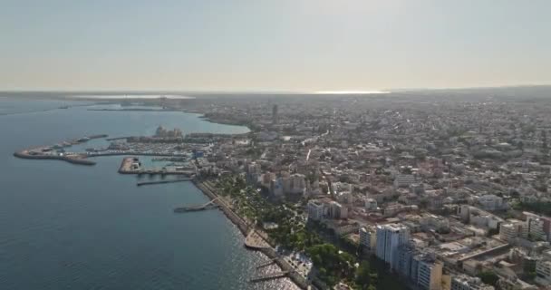 Gazing Limassol Kypros Luftperspektiver Citys Enchanting Waterfront Opptak Høy Kvalitet – stockvideo