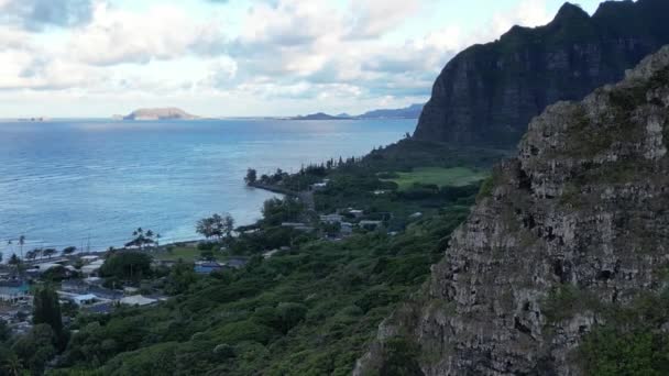 Adembenemende Luchtfoto Het Verkennen Van Natuurlijke Schoonheid Van Hawaiis Mountains — Stockvideo