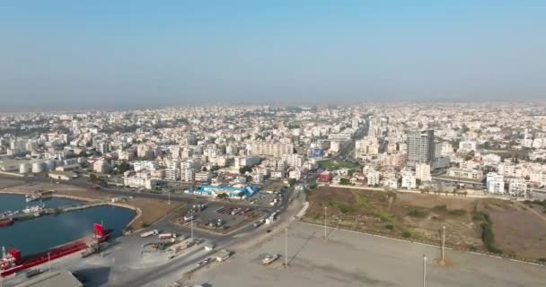 Luftaufnahme Der Stadtlandschaft Von Larnaka Zypern Architektur Stadtlandschaft Straßen Und — Stockvideo